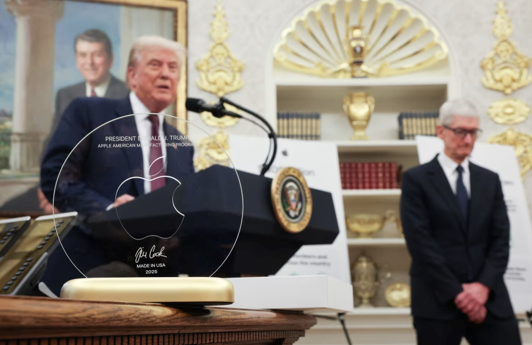 Thế giới nợ Tim Cook 1 lời xin lỗi: Apple chạm mốc 4.000 tý USD bất chấp iPhone đơn điệu, cổ phiếu tăng 40% như phép màu - Ảnh 2