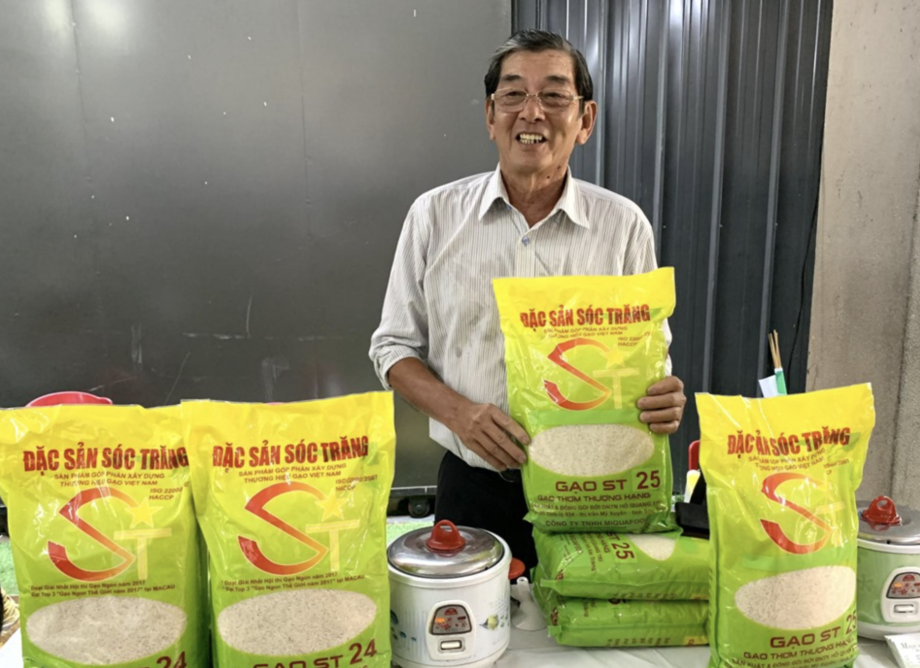 Một loại gạo Việt Nam lần ba đạt giải "Gạo ngon nhất Thế giới", từng được NSND Tự Long chốt đơn 6 tấn trên sóng livestream - Ảnh 1