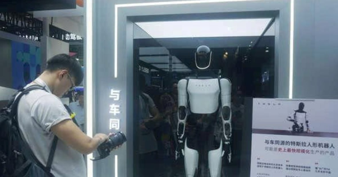 Elon Musk: Optimus của Tesla có thể giúp GDP toàn cầu tăng gấp 100 lần, xoá bỏ hoàn toàn đói nghèo - Ảnh 2