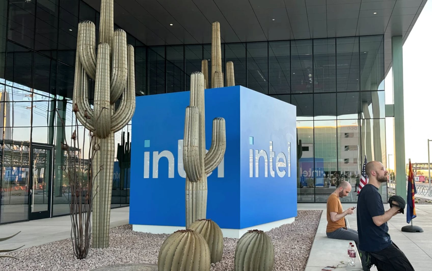 Nước Mỹ âm thầm bá chủ ngành chip nhờ Sa mạc Silicon: Loạt đại bàng TSMC, Intel đều đến làm tổ - Ảnh 2