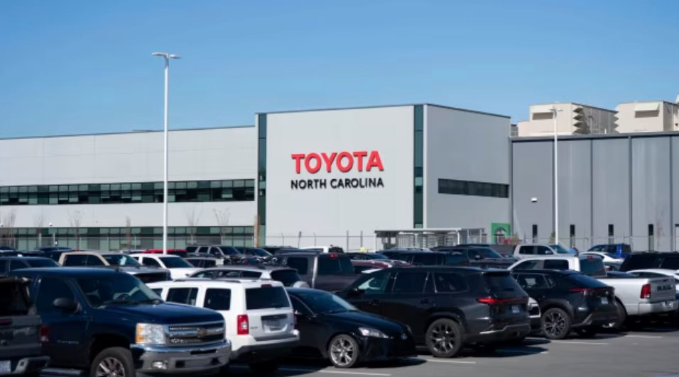 Toyota sẽ đầu tư 10 tỷ USD vào Mỹ trong 5 năm, vừa khánh thành nhà máy pin siêu 'khủng' - Ảnh 1