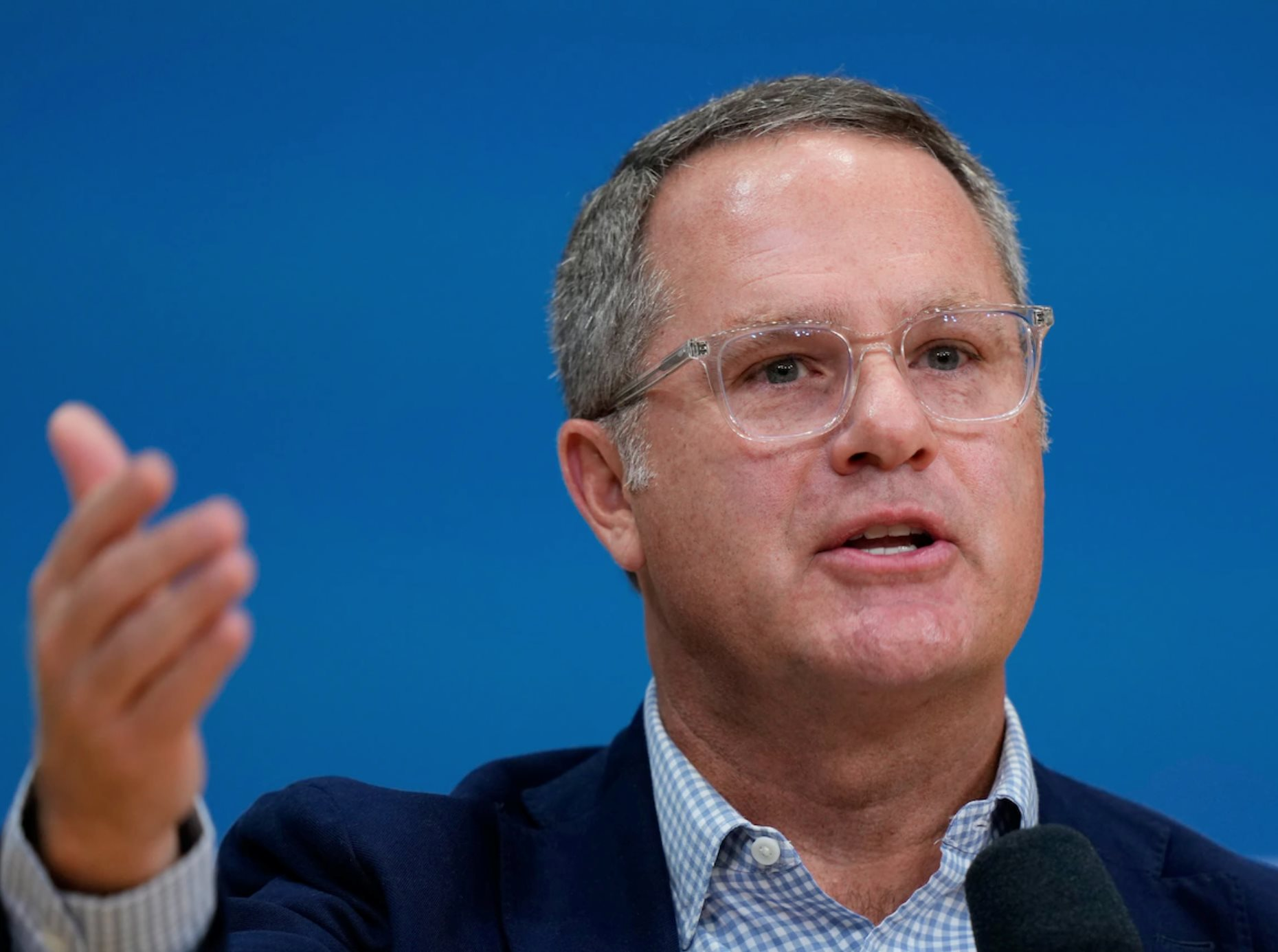 CEO nhà bán lẻ lớn nhất thế giới chính thức nghỉ hưu sau 40 năm gắn bó - Ảnh 2