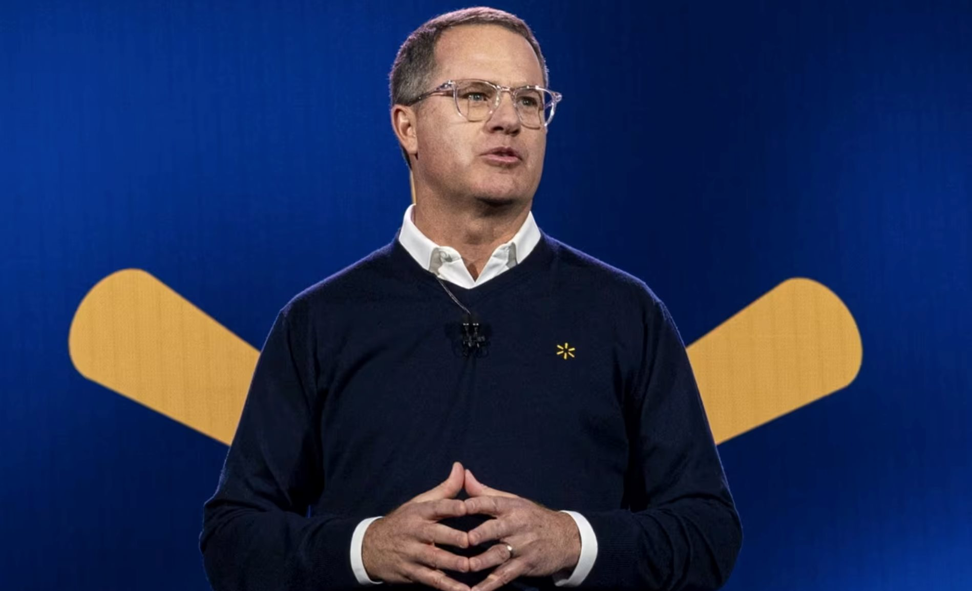 CEO nhà bán lẻ lớn nhất thế giới chính thức nghỉ hưu sau 40 năm gắn bó - Ảnh 1