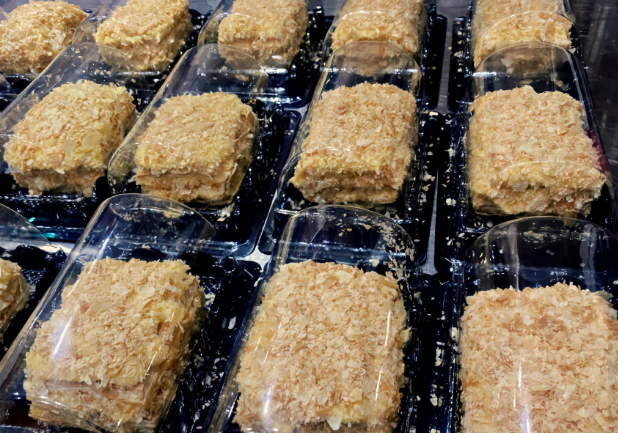 Chiếc bánh 85.000 khiến 2000 người "chầu chực" chờ mua ở Hà Nội - Ảnh 1