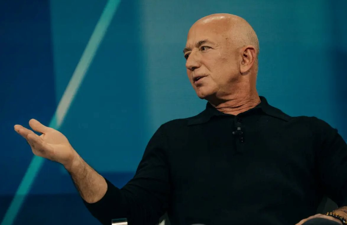 Jeff Bezos quay trở lại làm CEO 1 startup AI, loạt nhân sự cấp cao rời OpenAI, Google DeepMind để đầu quân - Ảnh 1