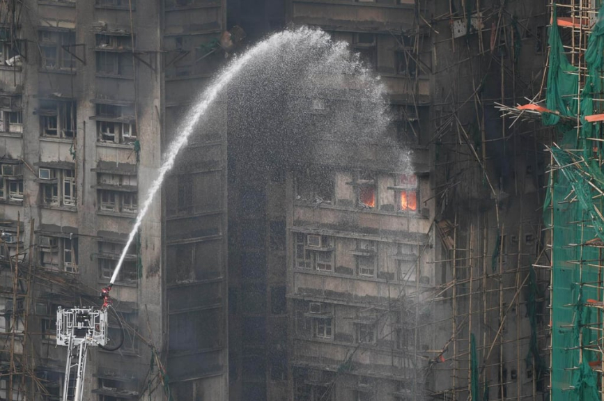 2 điểm cực kỳ bất thường trong tòa nhà cháy ở Hong Kong (Trung Quốc) - Ảnh 1