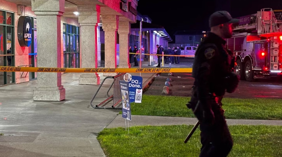 Mỹ: Xả súng kinh hoàng trong tiệc sinh nhật ở California, nhiều người thương vong - Ảnh 1