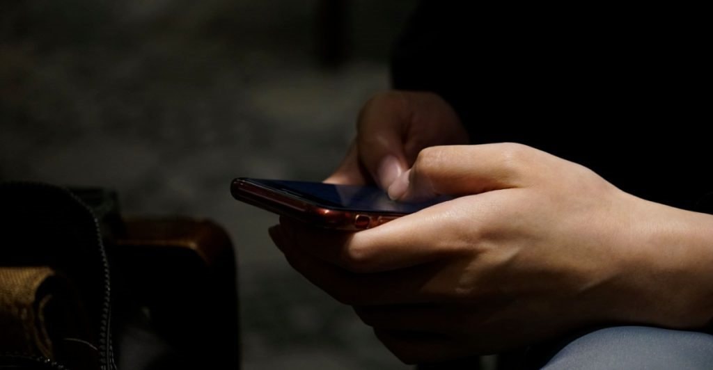 Chuyện chẳng biết nên khóc hay cười: Đến kẻ cướp cũng trả lại điện thoại Samsung vì "chê không muốn lấy" - Ảnh 2