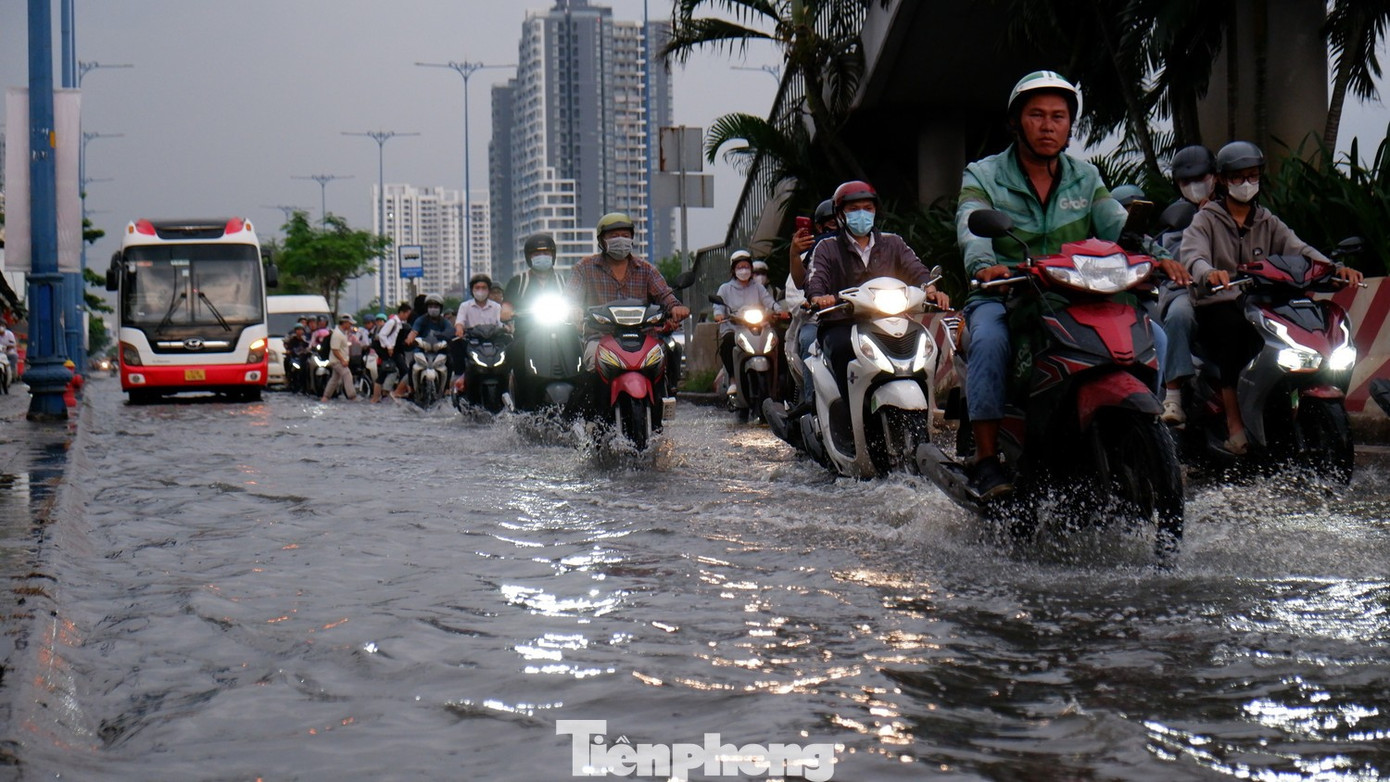 TPHCM 'đang chìm' nhanh thứ 2 thế giới, giải cứu siêu đô thị như nào? - Ảnh 2