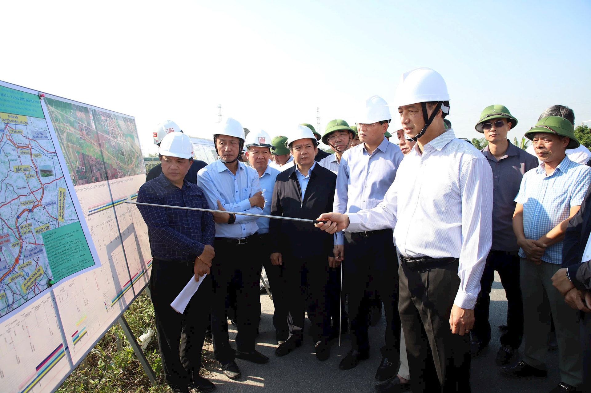 Tiến độ dự án cao tốc hơn 112km, đi qua 3 tỉnh Hà Nội - Hưng Yên - Bắc Ninh sau hơn 2 năm khởi công - Ảnh 1