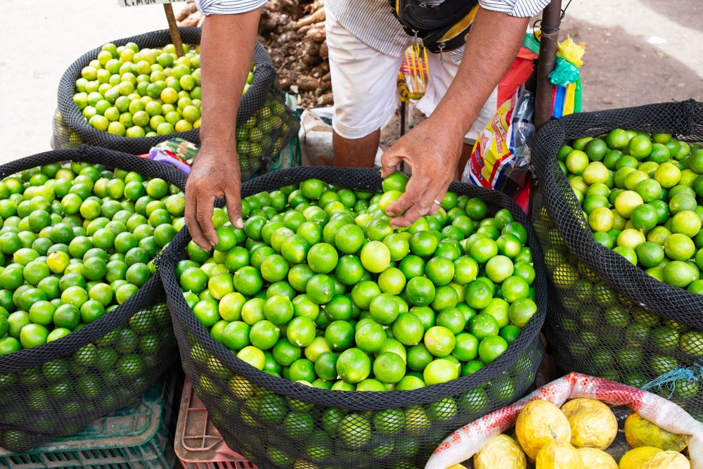 Loại quả bán đầy ở chợ Việt Nam giá cực rẻ - Sang trời Tây bỗng thành hàng hot, được các 'đại gia dầu mỏ' tranh mua như đặc sản - Ảnh 1