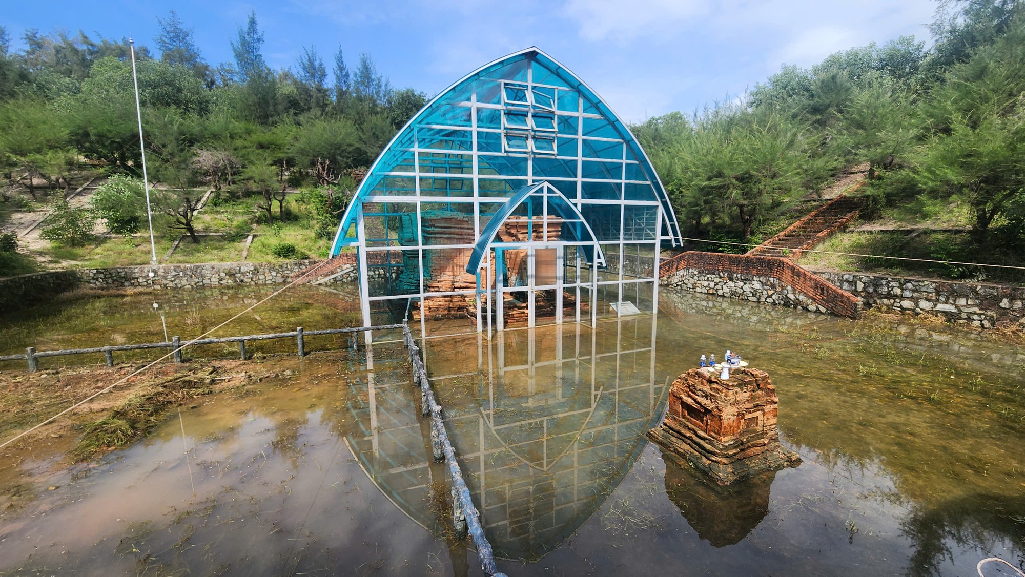 Bị Phó Chủ tịch TP Huế phê bình, cuộc "giải cứu" tháp Chăm hơn 1.200 năm tuổi ra sao? - Ảnh 1