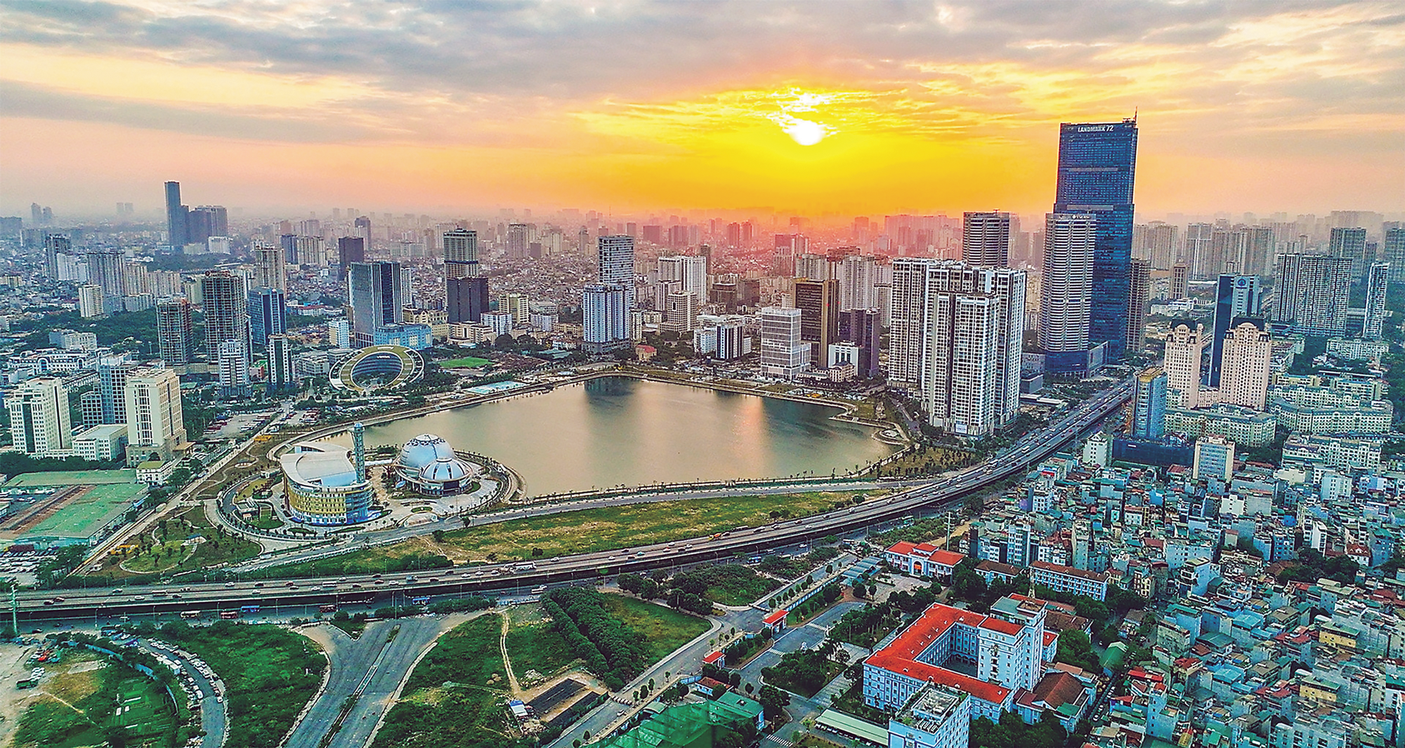 TS. Đinh Thế Hiển: Ở trung tâm TP HCM, Masterise có quyền bán giá cao, còn ở Long Khánh nhà giảm 10 tỷ xuống 4 tỷ vẫn không ai mua - Ảnh 2