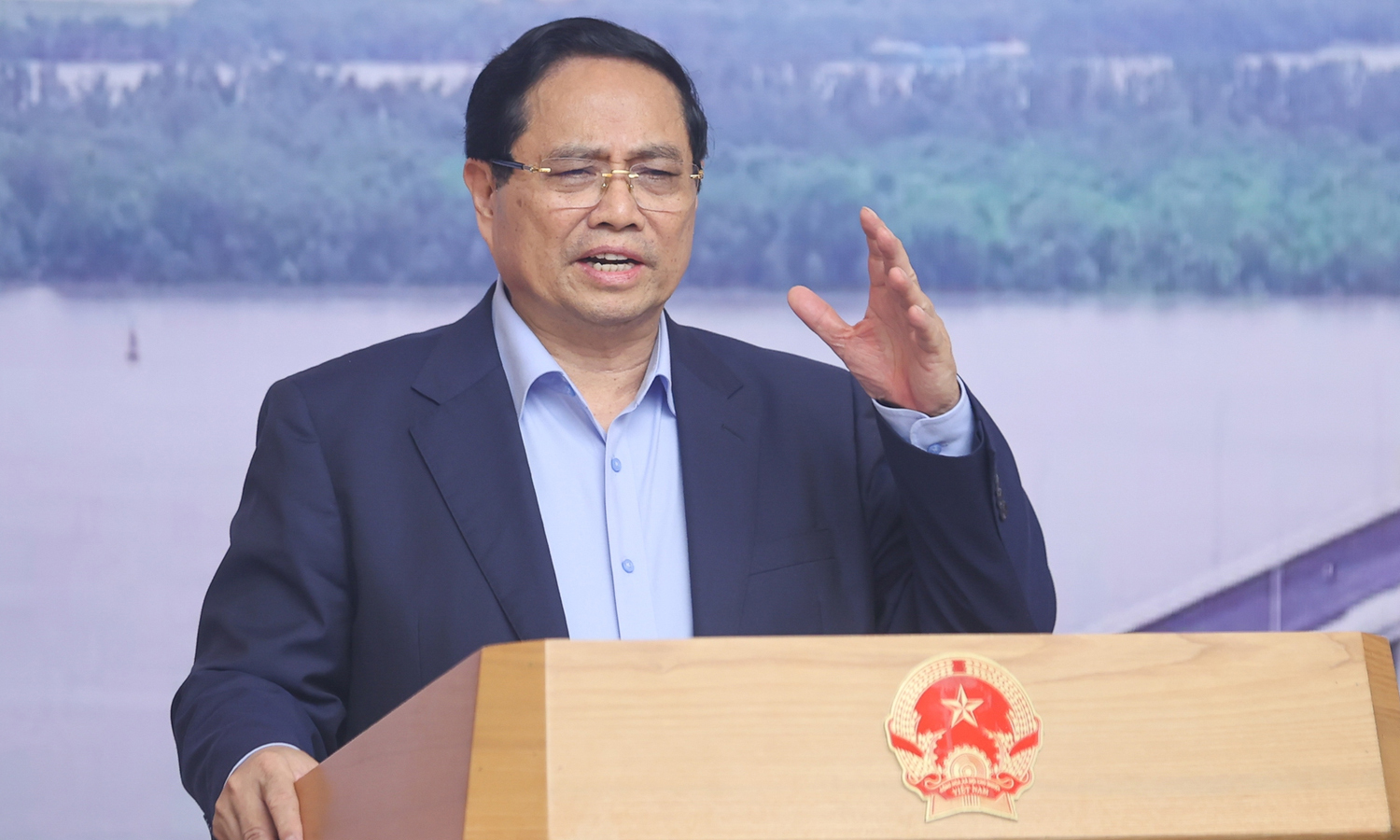 Thủ tướng: Tính phương án xây dựng cầu Sông Lô mới trong điều kiện khẩn cấp - Ảnh 1