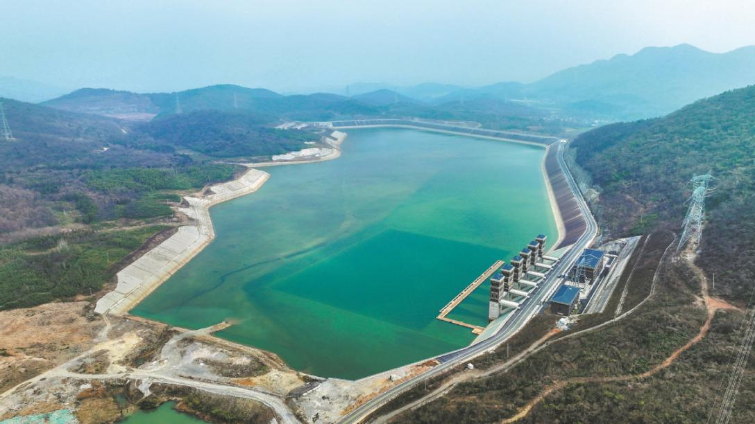 Kỳ tích chưa từng có: Quốc gia tỷ dân chặn đứng sông dữ trong 24 giờ, xây 2 đập thủy điện công suất khủng - Ảnh 3