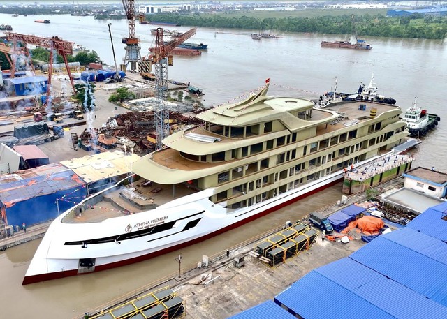 Việt Nam lập 2 "cú hit": Hạ thủy siêu tàu độc bản 10.000m2, chốt hạ chiến thắng lớn trên bảng xếp hạng châu Á - Ảnh 2