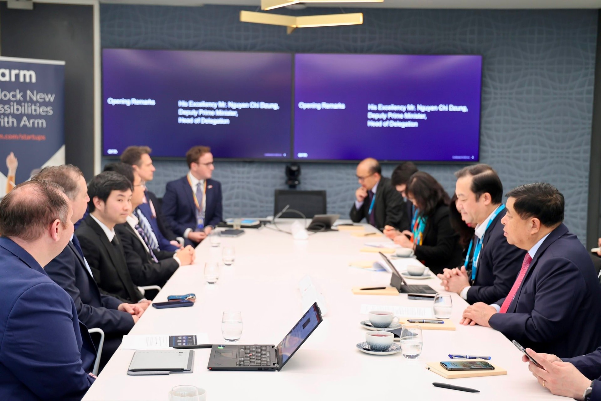 Gặp lãnh đạo DN cung cấp hàng cho Apple, Samsung, Nvidia..., Phó Thủ tướng đề nghị mở trung tâm tại HN - Ảnh 2