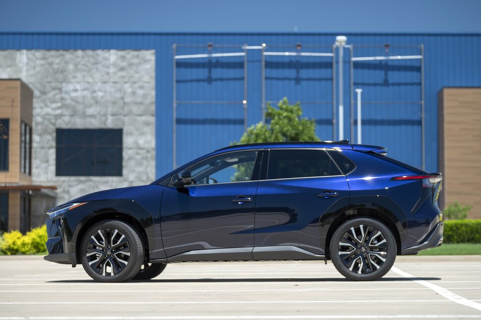 Toyota bZ4X 2026 bán thêm ở một thị trường gần Việt Nam: Giá quy đổi từ hơn 1,2 tỷ đồng, 2 bản, chạy 600km/sạc - Ảnh 11