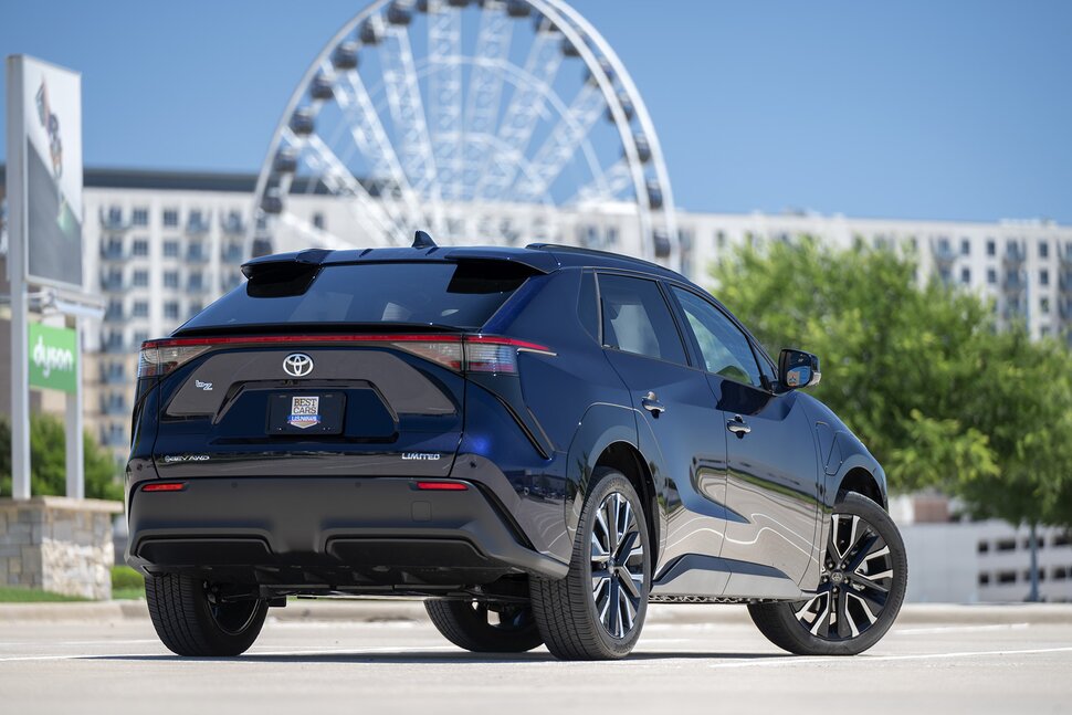 Toyota bZ4X 2026 bán thêm ở một thị trường gần Việt Nam: Giá quy đổi từ hơn 1,2 tỷ đồng, 2 bản, chạy 600km/sạc - Ảnh 10