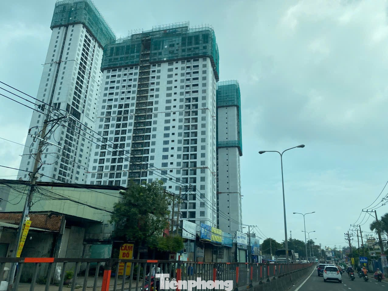 Loạt tuyến phố ở TPHCM 'gánh' hàng trăm tòa chung cư - Ảnh 20