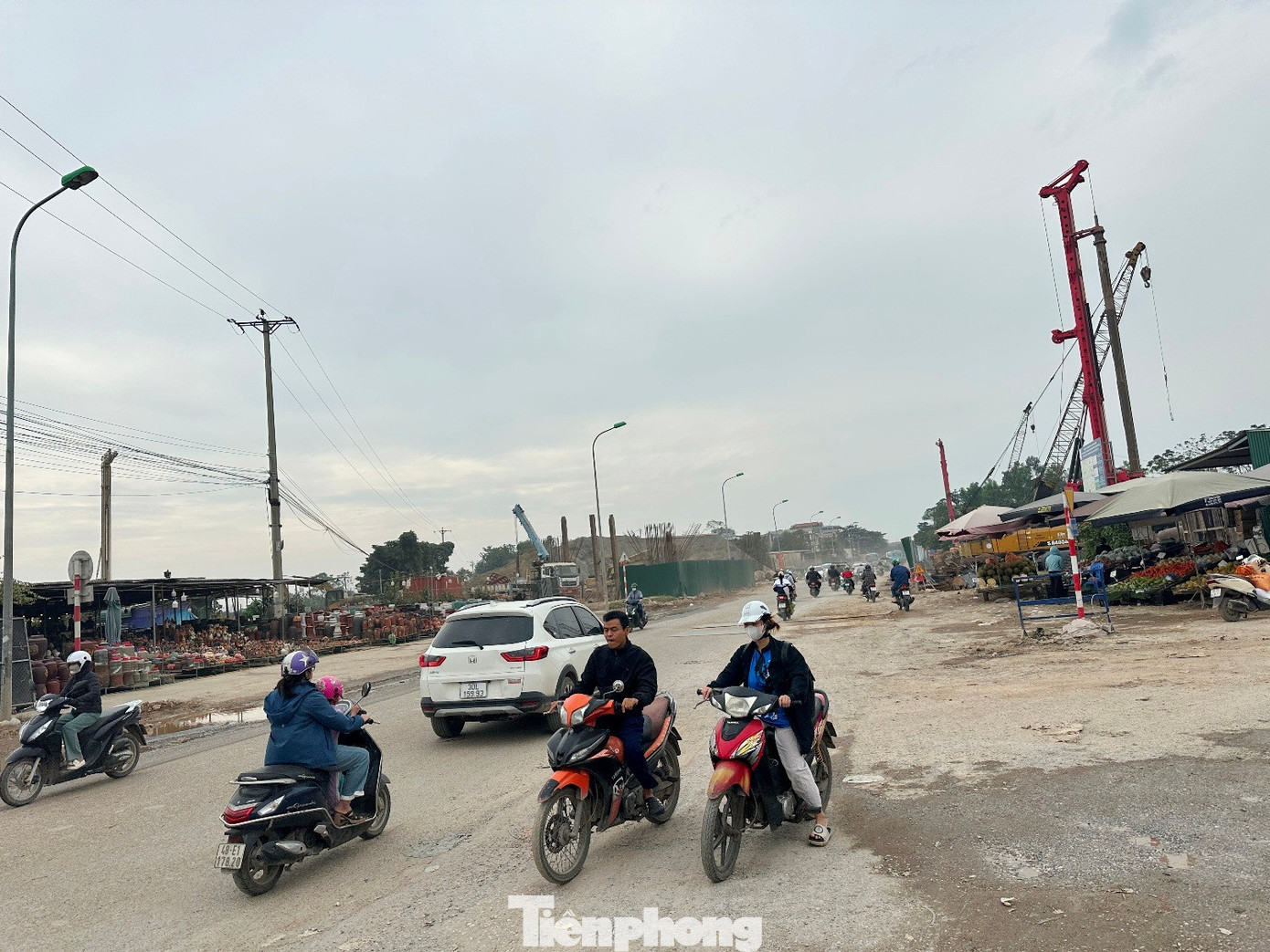 Cận cảnh các đoạn đường song hành Vành đai 4 Hà Nội nguy cơ vỡ tiến độ - Ảnh 8