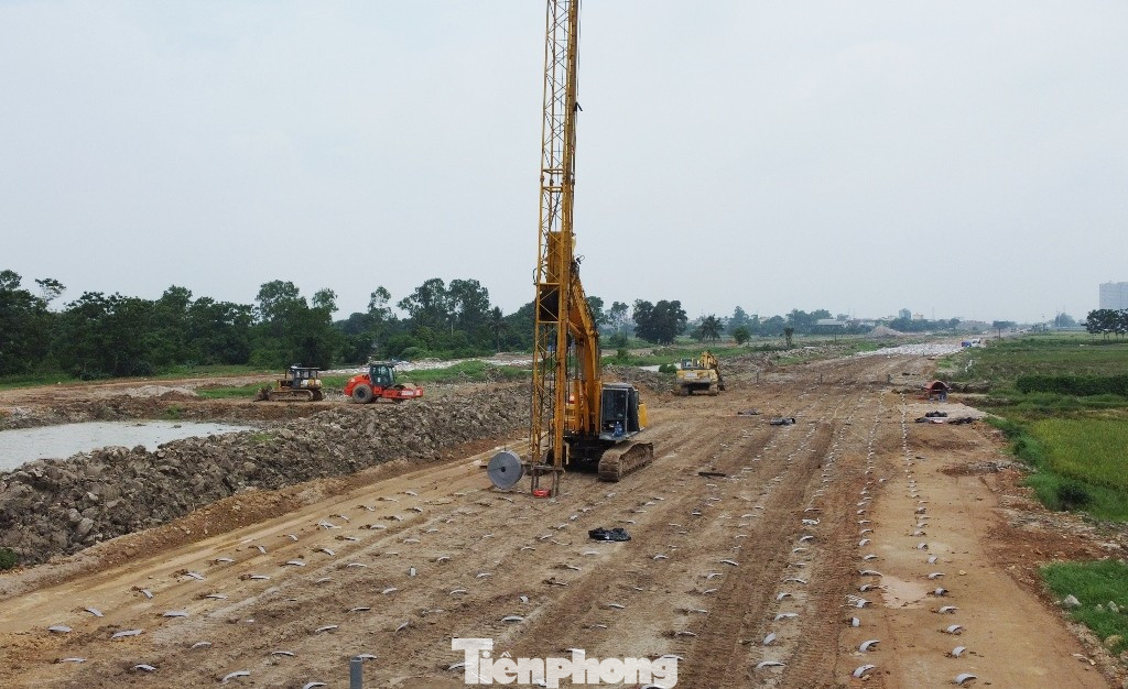 Hoàn thành 18 km đường song hành Vành đai 4 vào cuối năm nay - Ảnh 1