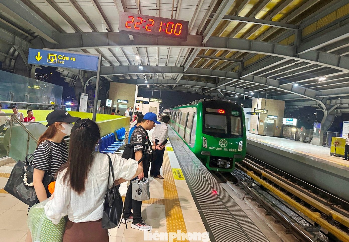 Từ 18/11 khách đi tàu điện Cát Linh - Hà Đông sẽ sử dụng vé 'một chạm' - Ảnh 1