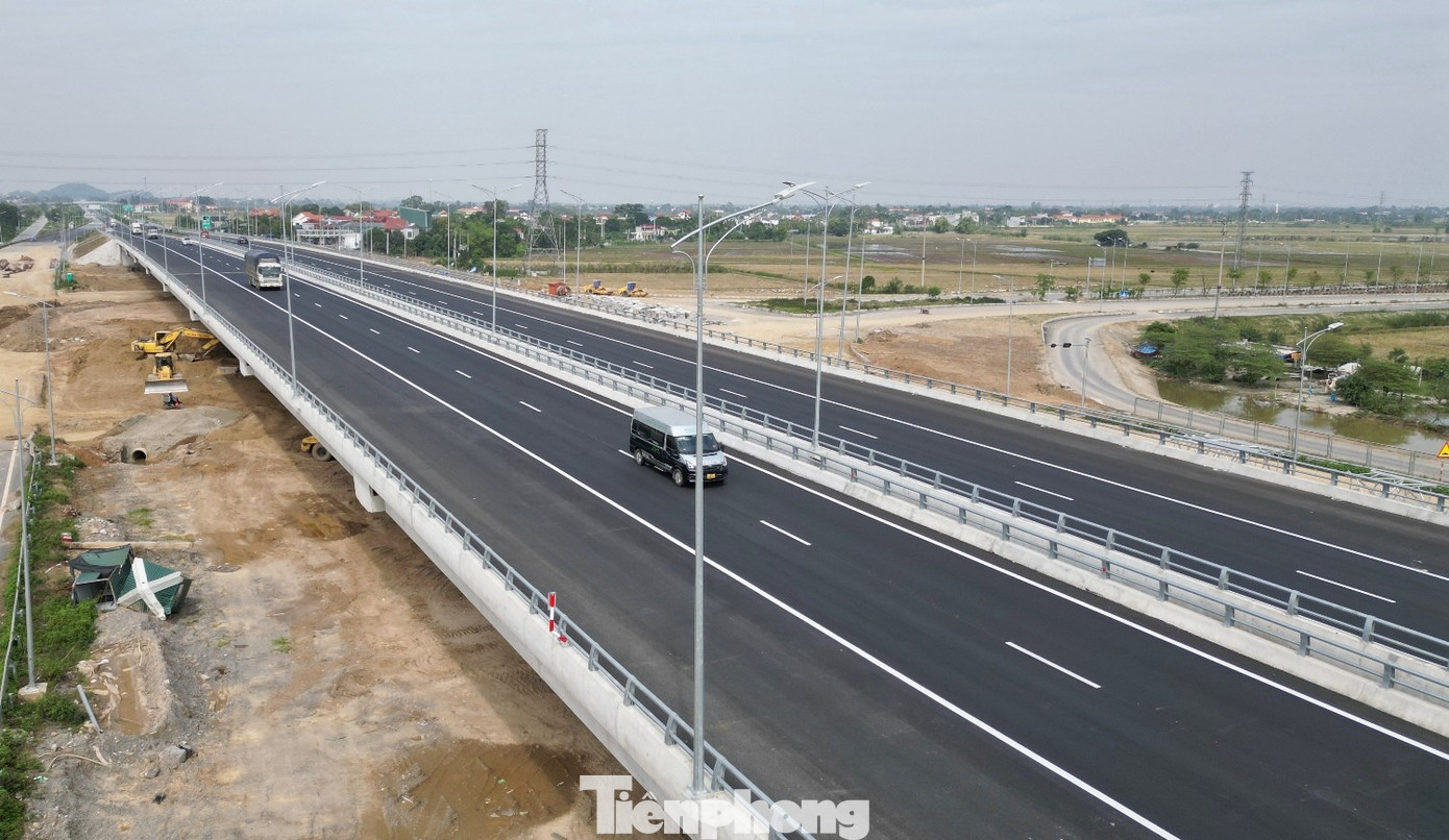 Toàn cảnh cầu vượt trên cao tốc Bắc - Nam qua Ninh Bình vừa thông xe - Ảnh 2