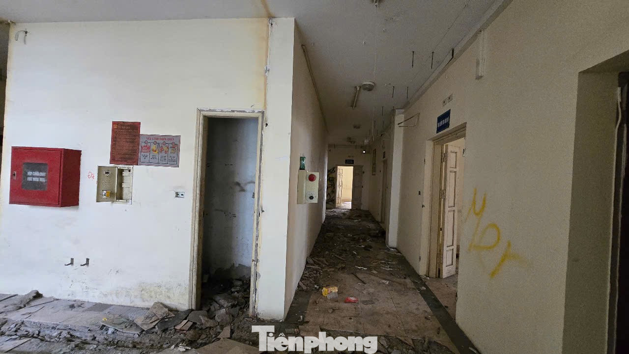 Cảnh lạnh lẽo, lãng phí khu 7 tòa nhà tái định cư bỏ hoang ở Hà Nội - Ảnh 13