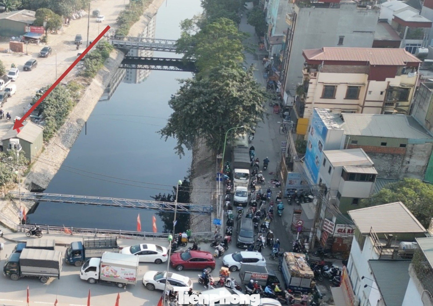 Bắt đầu sửa chữa tuyến đường 'đau khổ' giữa trung tâm Hà Nội - Ảnh 3