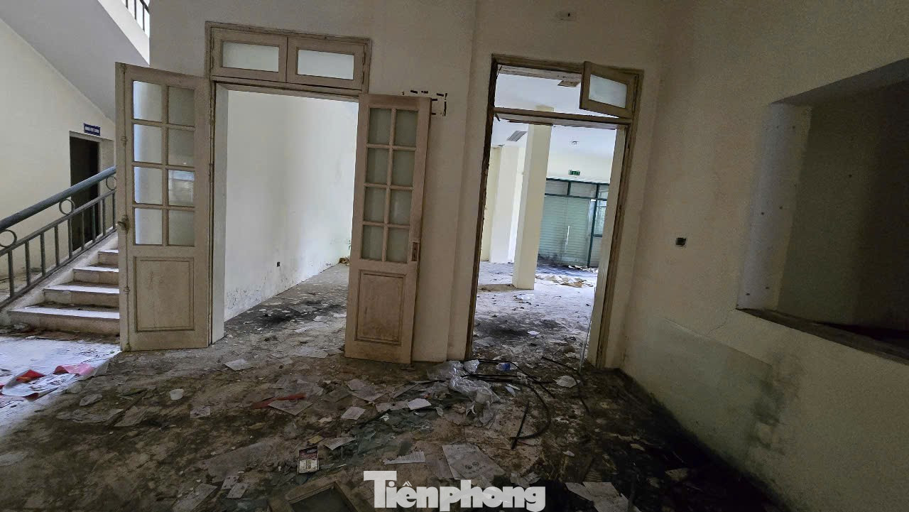 Cảnh lạnh lẽo, lãng phí khu 7 tòa nhà tái định cư bỏ hoang ở Hà Nội - Ảnh 11