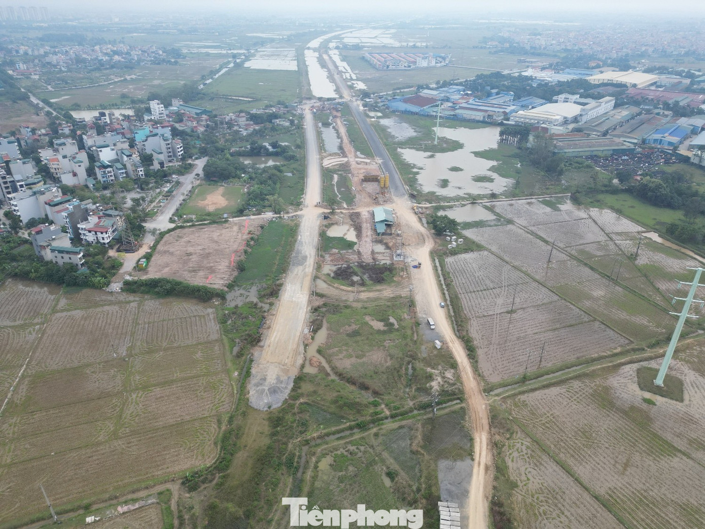 Cận cảnh các đoạn đường song hành Vành đai 4 Hà Nội nguy cơ vỡ tiến độ - Ảnh 6