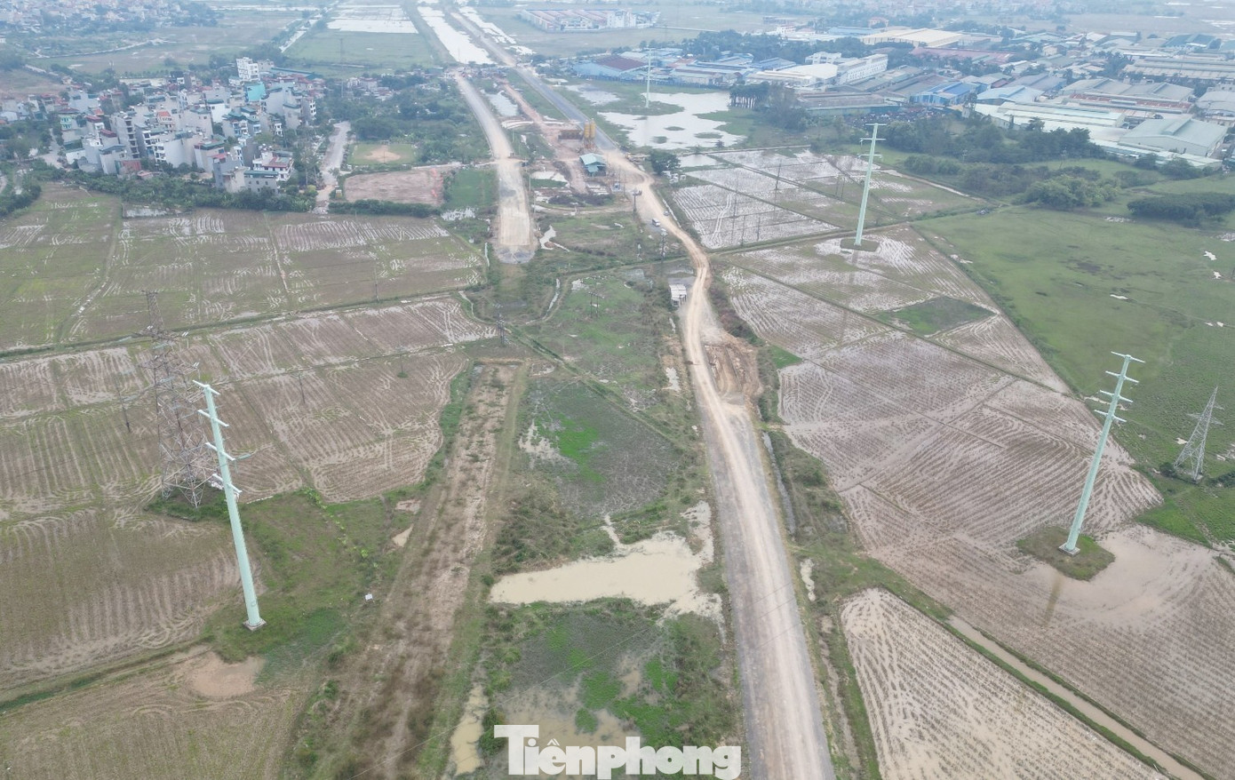 Cận cảnh các đoạn đường song hành Vành đai 4 Hà Nội nguy cơ vỡ tiến độ - Ảnh 7