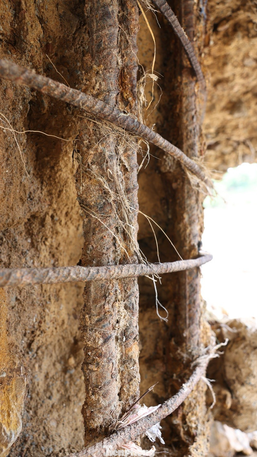 Nhà thầu thi công cầu Sông Lô cho rằng sự cố là 'do mưa lũ', 2 lần xin tự bỏ tiền ra sửa chữa - Ảnh 2