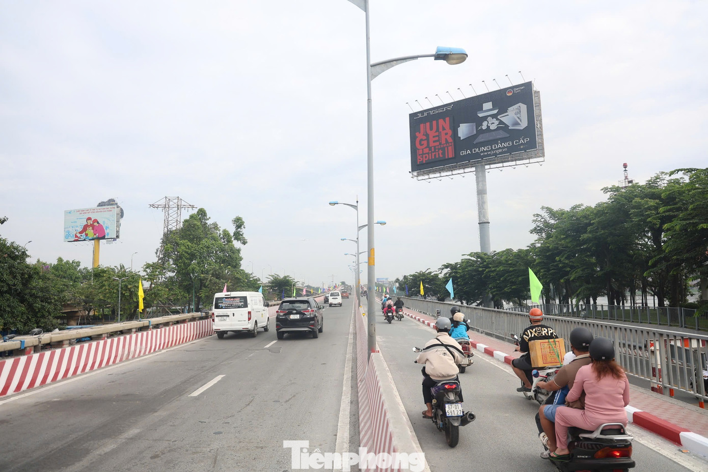 Toàn cảnh cầu Bình Triệu 1 sau khi được 'thần đèn' nâng tĩnh không - Ảnh 13