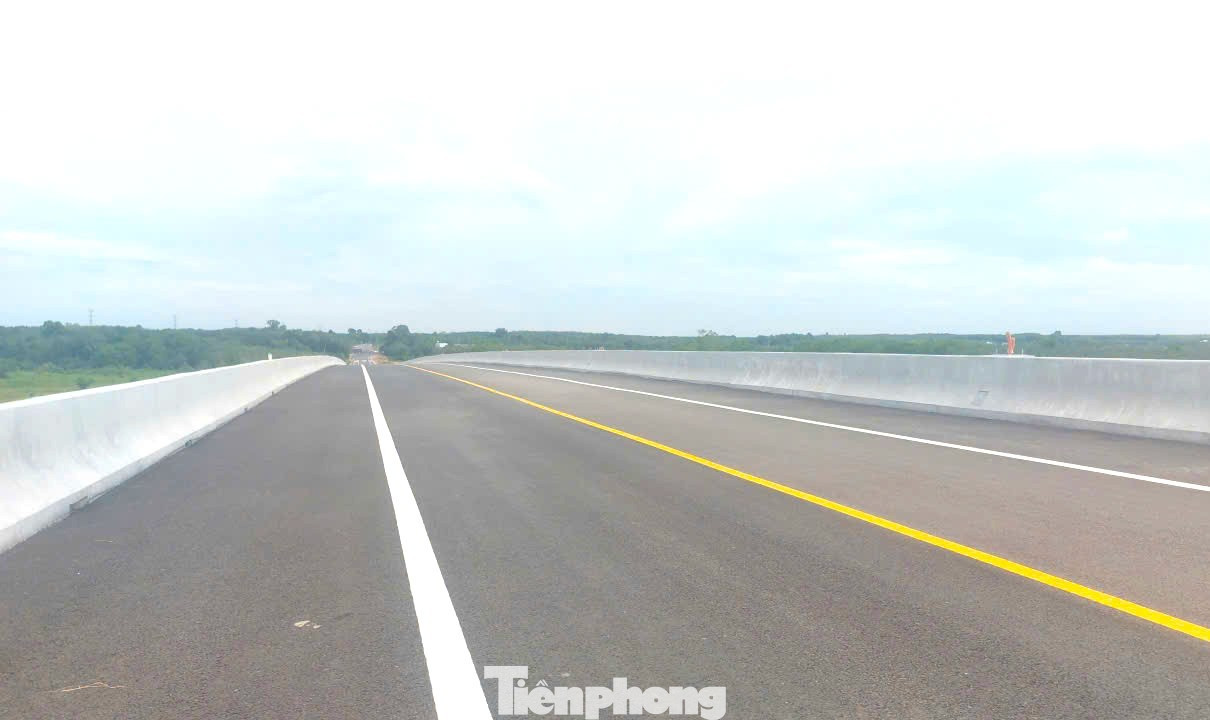 Nhìn toàn cảnh cầu vượt sông Sài Gòn nối TPHCM và Tây Ninh trước ngày thông xe - Ảnh 8