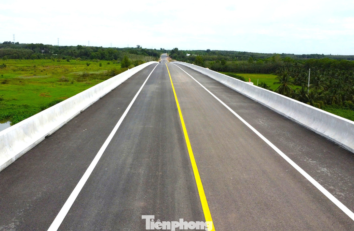 Nhìn toàn cảnh cầu vượt sông Sài Gòn nối TPHCM và Tây Ninh trước ngày thông xe - Ảnh 2