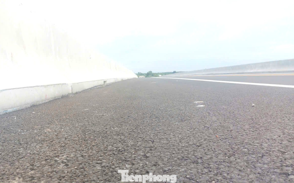 Nhìn toàn cảnh cầu vượt sông Sài Gòn nối TPHCM và Tây Ninh trước ngày thông xe - Ảnh 6