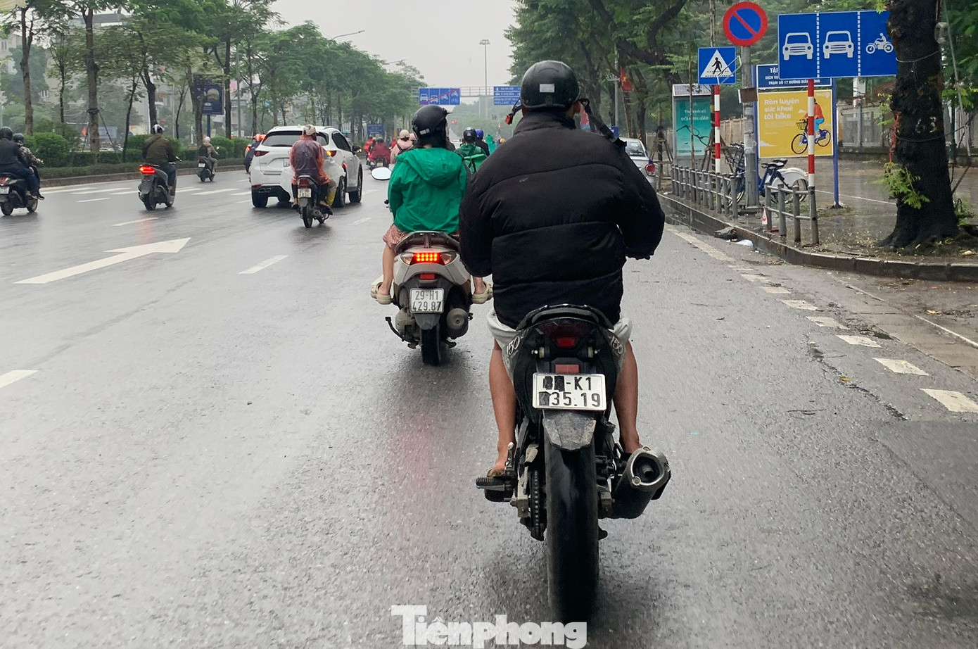 Muôn kiểu chiêu trò che biển né ‘mắt thần’ AI trên đường phố Hà Nội - Ảnh 3