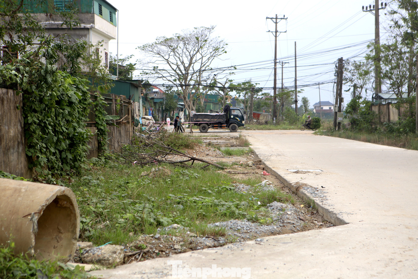 Dự án 851 tỷ thi công ì ạch: Đường nát bét, dân khổ mỗi ngày - Ảnh 2