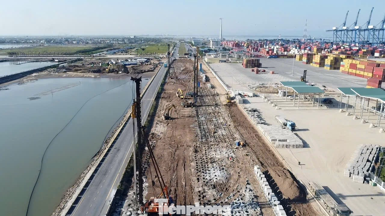Tăng tốc thi công dự án mở đường kết nối cảng nước sâu Lạch Huyện - Ảnh 9