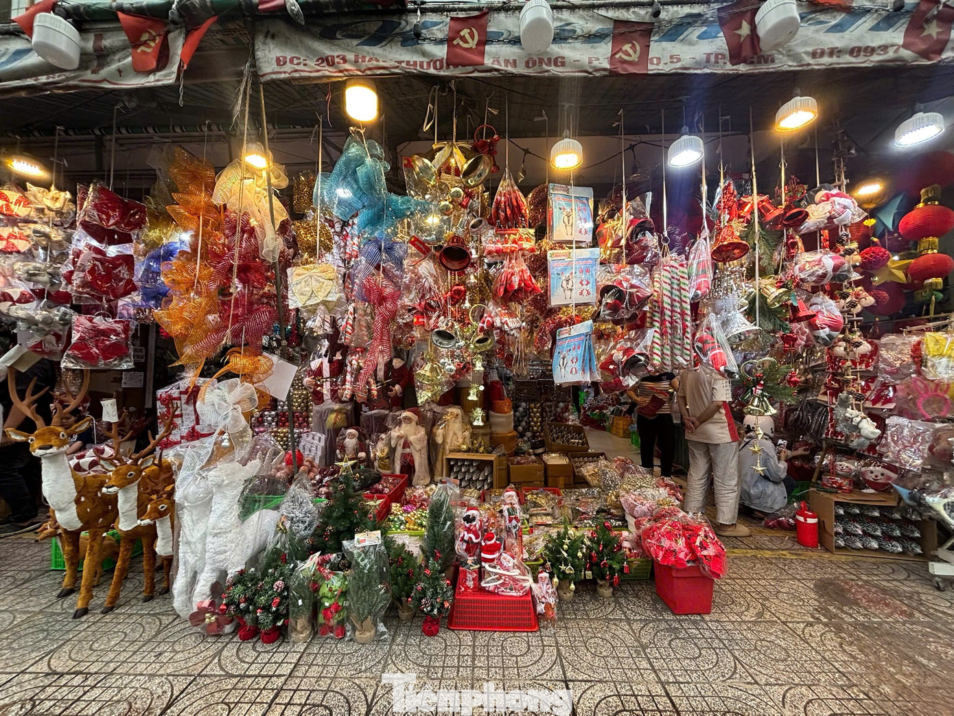 Đồ trang trí Noel xuống phố sớm, giá 'khá mềm' ngay từ đầu mùa - Ảnh 3