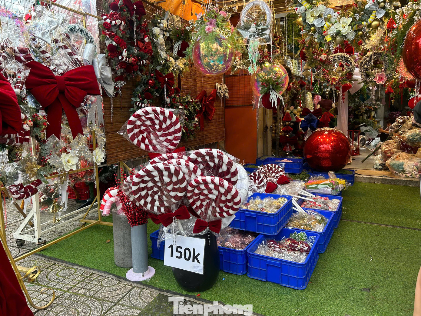 Đồ trang trí Noel xuống phố sớm, giá 'khá mềm' ngay từ đầu mùa - Ảnh 13