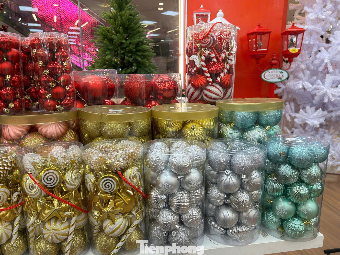 Đồ trang trí Noel xuống phố sớm, giá 'khá mềm' ngay từ đầu mùa - Ảnh 12