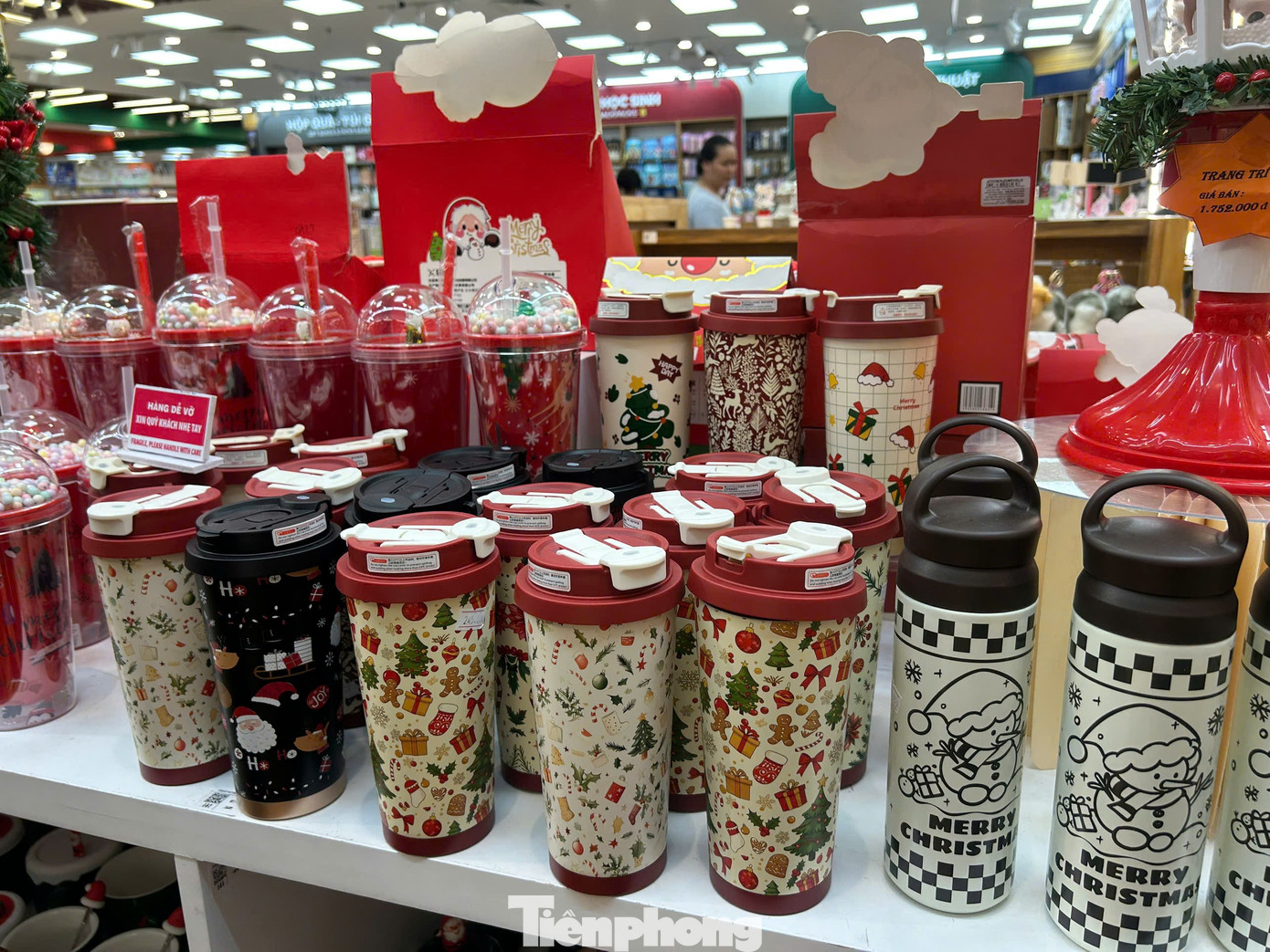 Đồ trang trí Noel xuống phố sớm, giá 'khá mềm' ngay từ đầu mùa - Ảnh 7