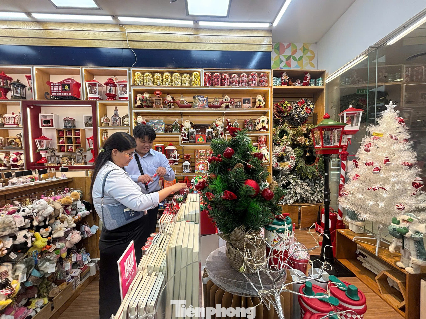 Đồ trang trí Noel xuống phố sớm, giá 'khá mềm' ngay từ đầu mùa - Ảnh 10