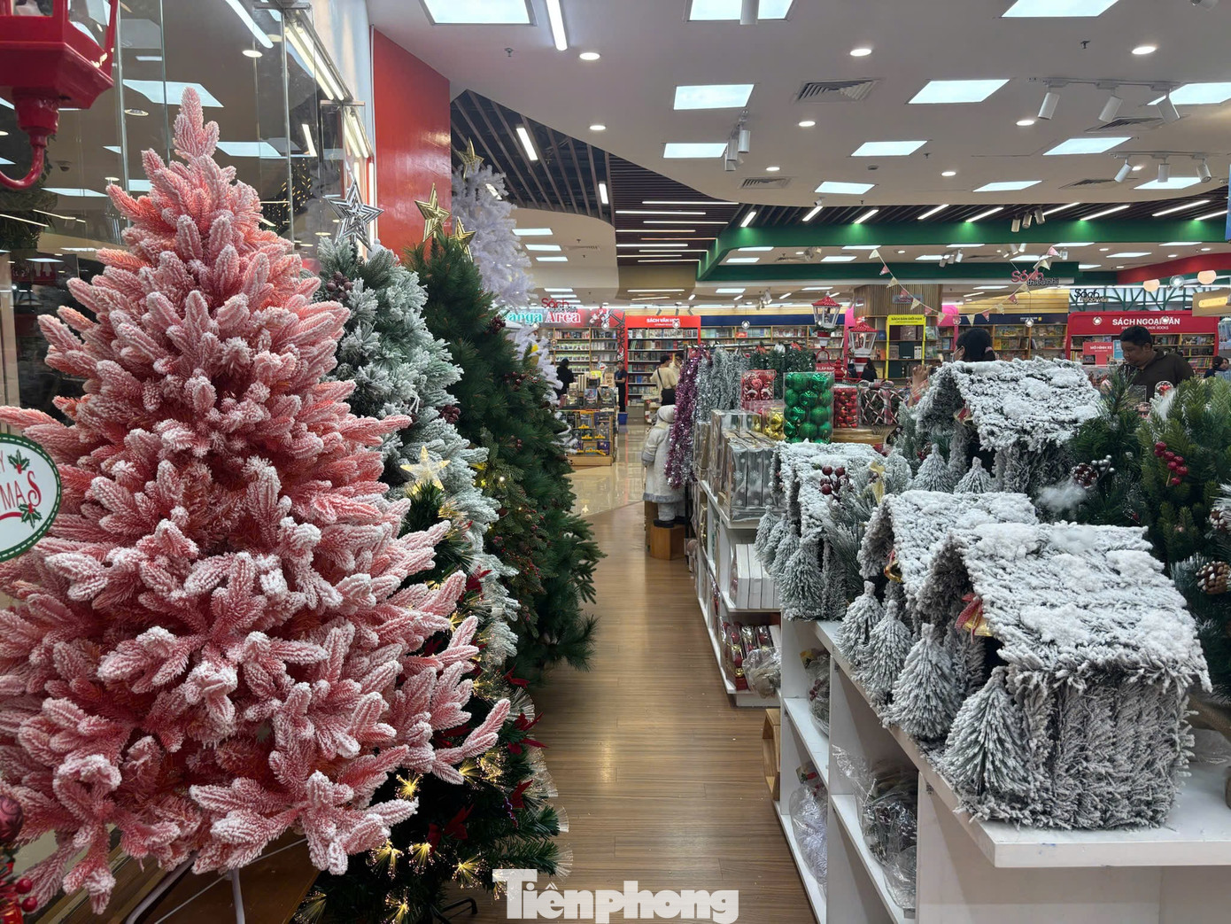 Đồ trang trí Noel xuống phố sớm, giá 'khá mềm' ngay từ đầu mùa - Ảnh 15