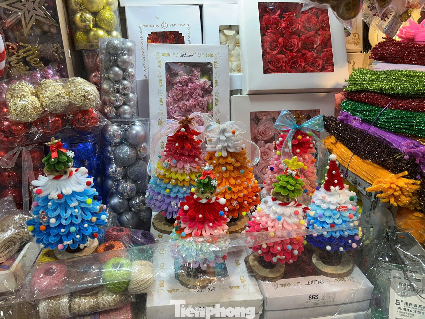 Đồ trang trí Noel xuống phố sớm, giá 'khá mềm' ngay từ đầu mùa - Ảnh 5