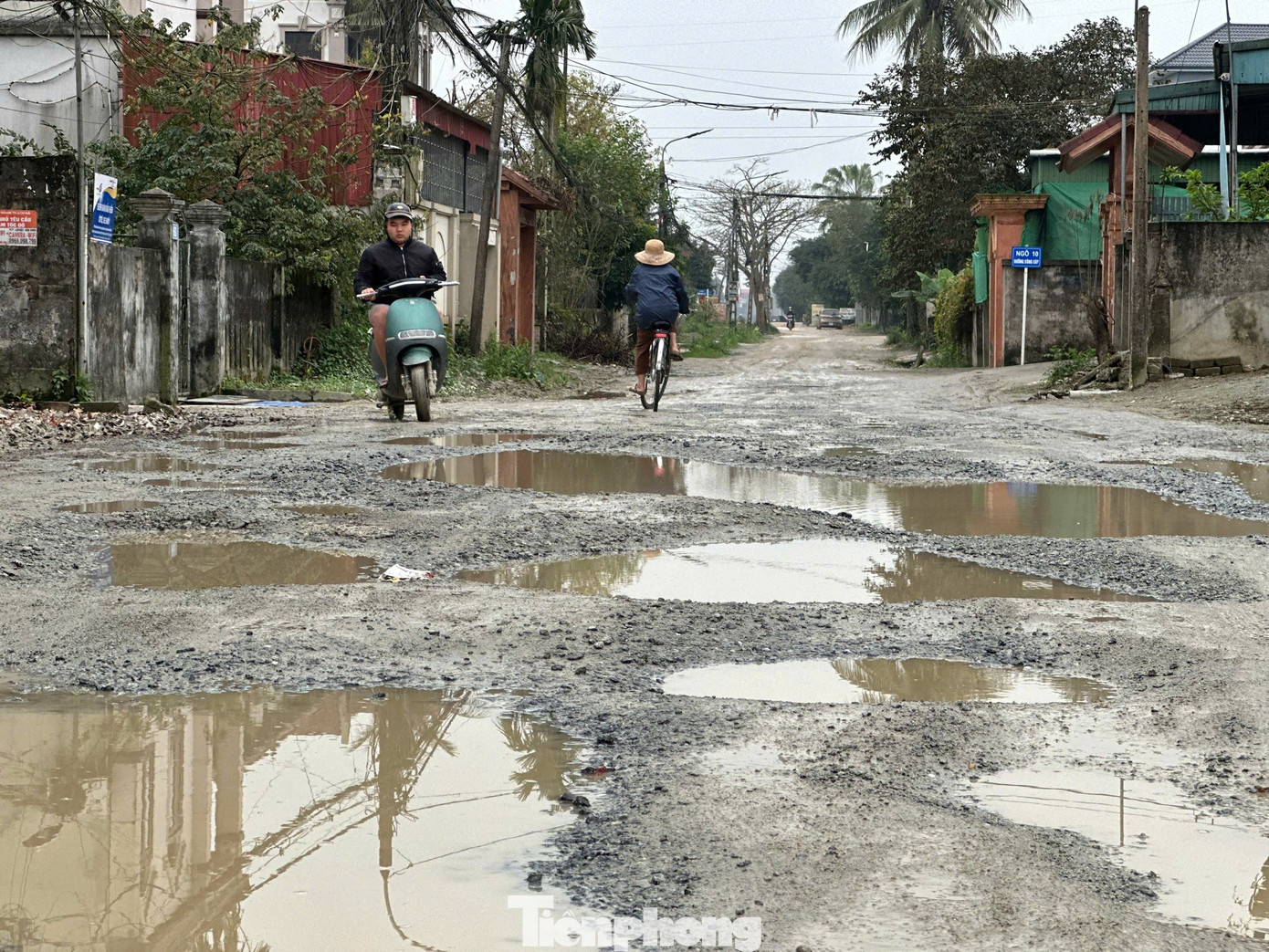 Dự án 851 tỷ thi công ì ạch: Đường nát bét, dân khổ mỗi ngày - Ảnh 7