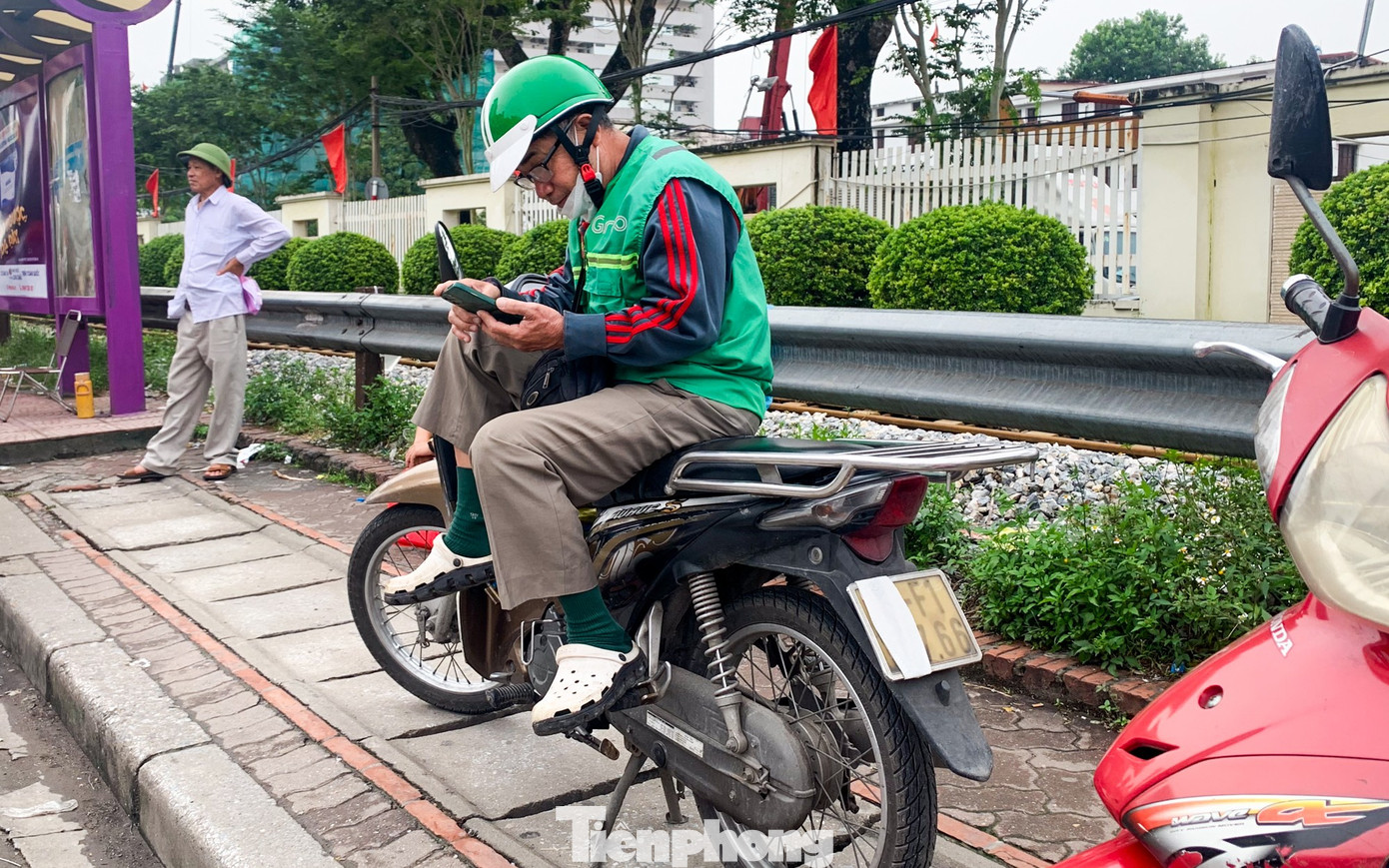 Muôn kiểu chiêu trò che biển né ‘mắt thần’ AI trên đường phố Hà Nội - Ảnh 6